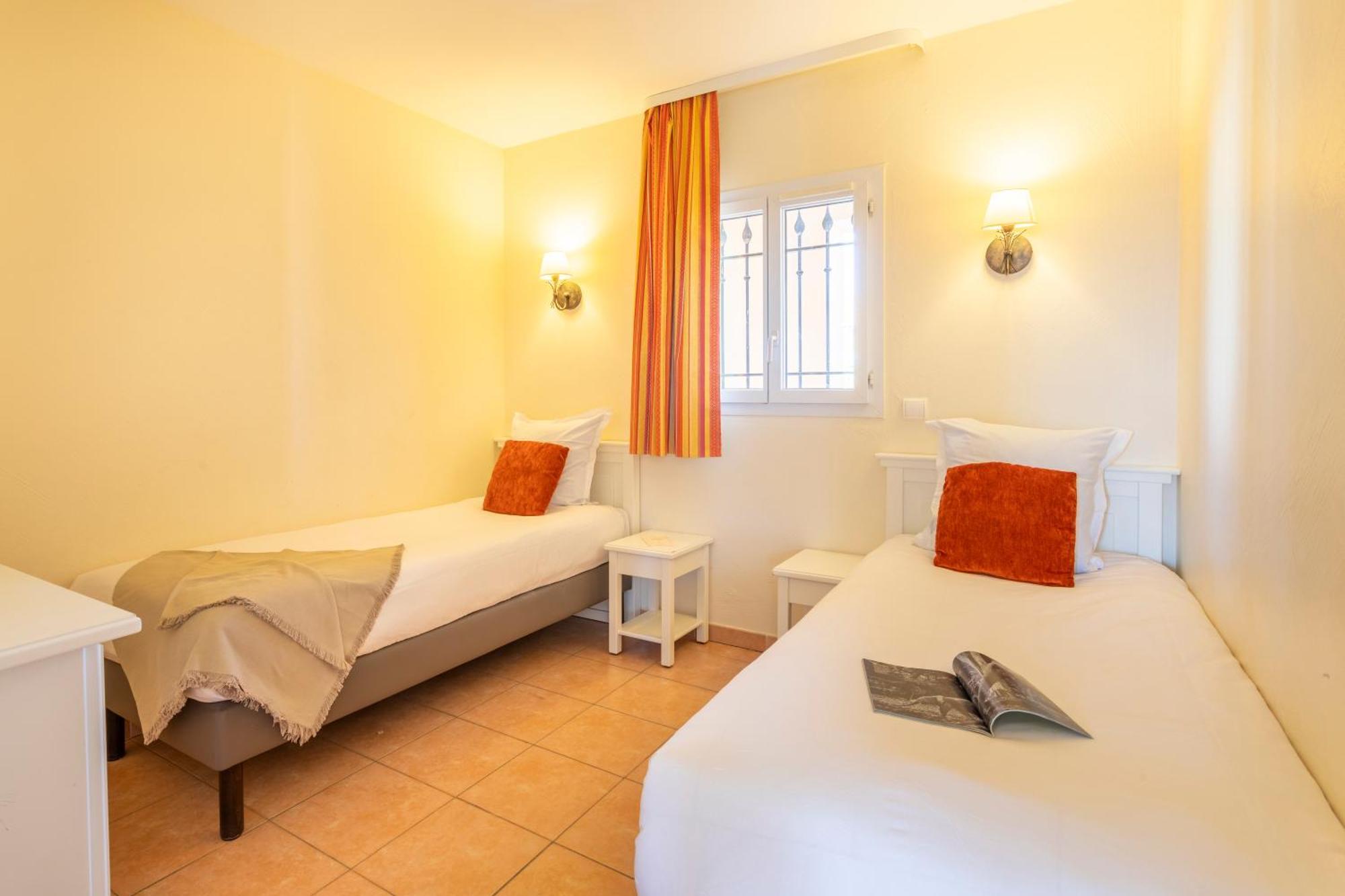 Village Pierre & Vacances Pont Royal En Provence Малмор Екстериор снимка