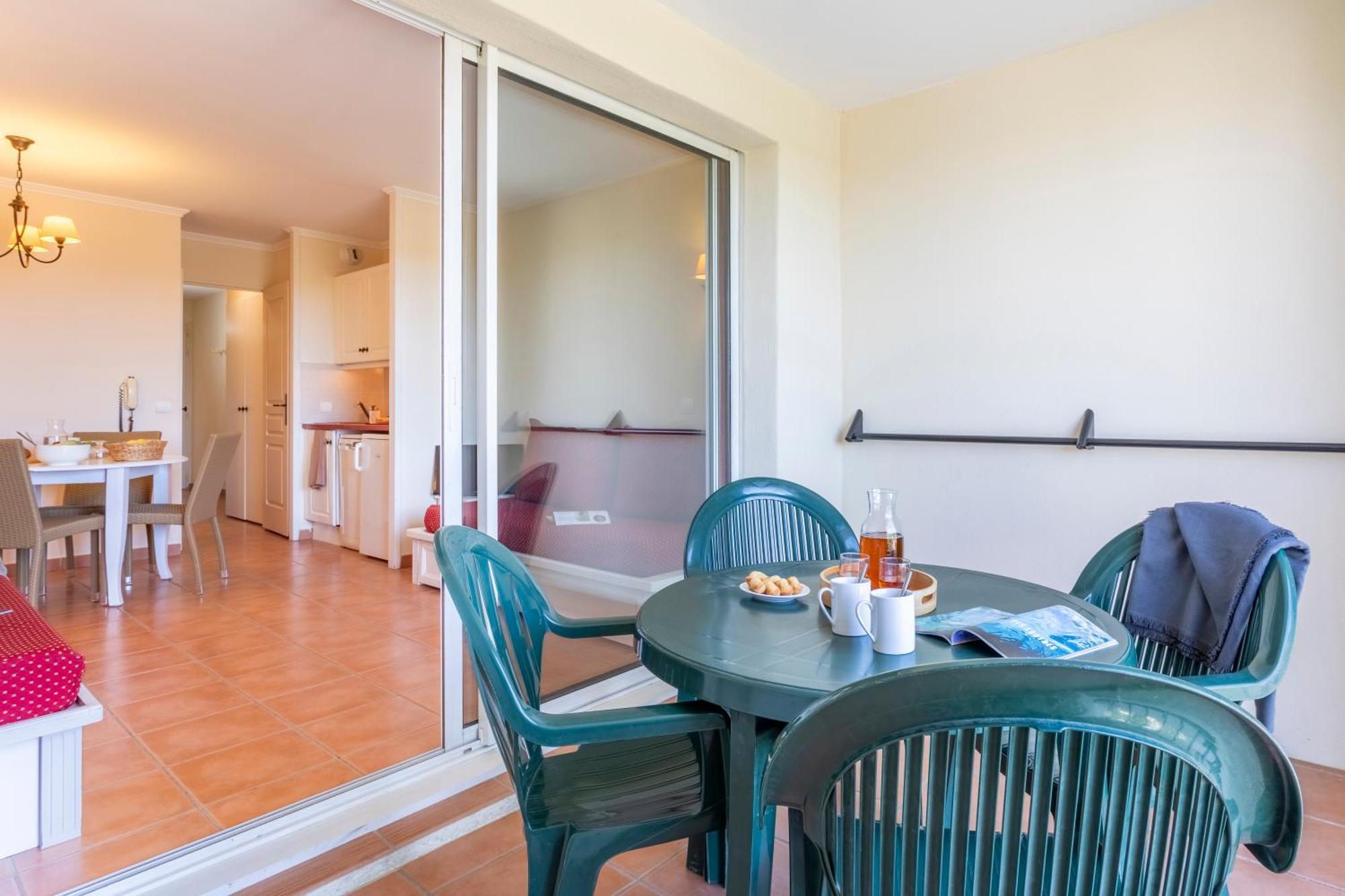 Village Pierre & Vacances Pont Royal En Provence Малмор Екстериор снимка